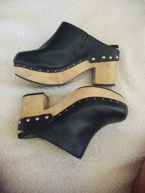 Chelsea & Violet Black Leather Wood-Platform Stud Clogs